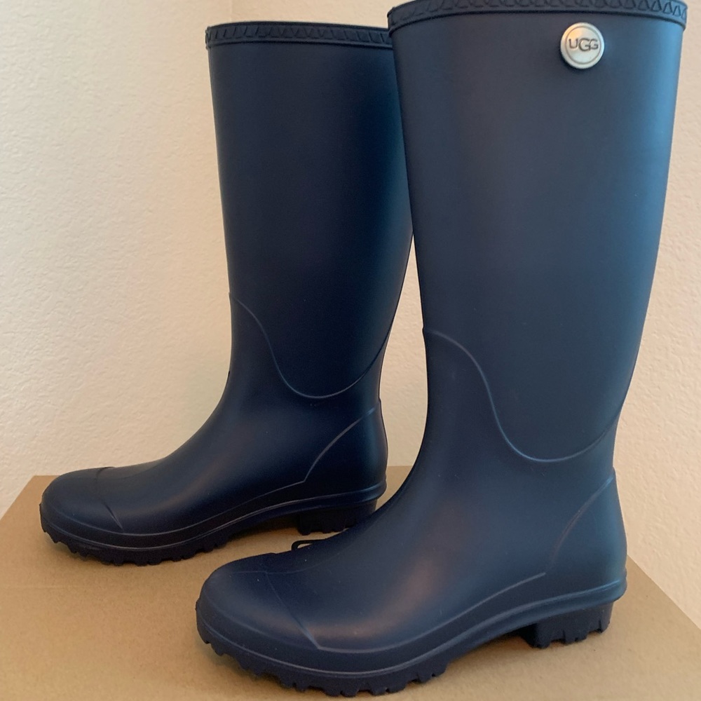 NIB UGG New Size 6 Woman’s Shelby Matte Navy Blue High Rise Rain Boots